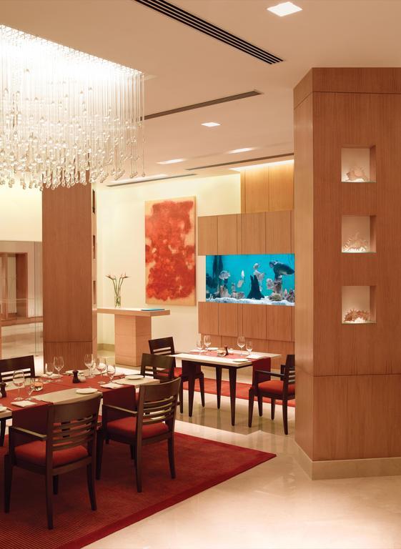 Trident Chennai Hotel Exterior foto The restaurant