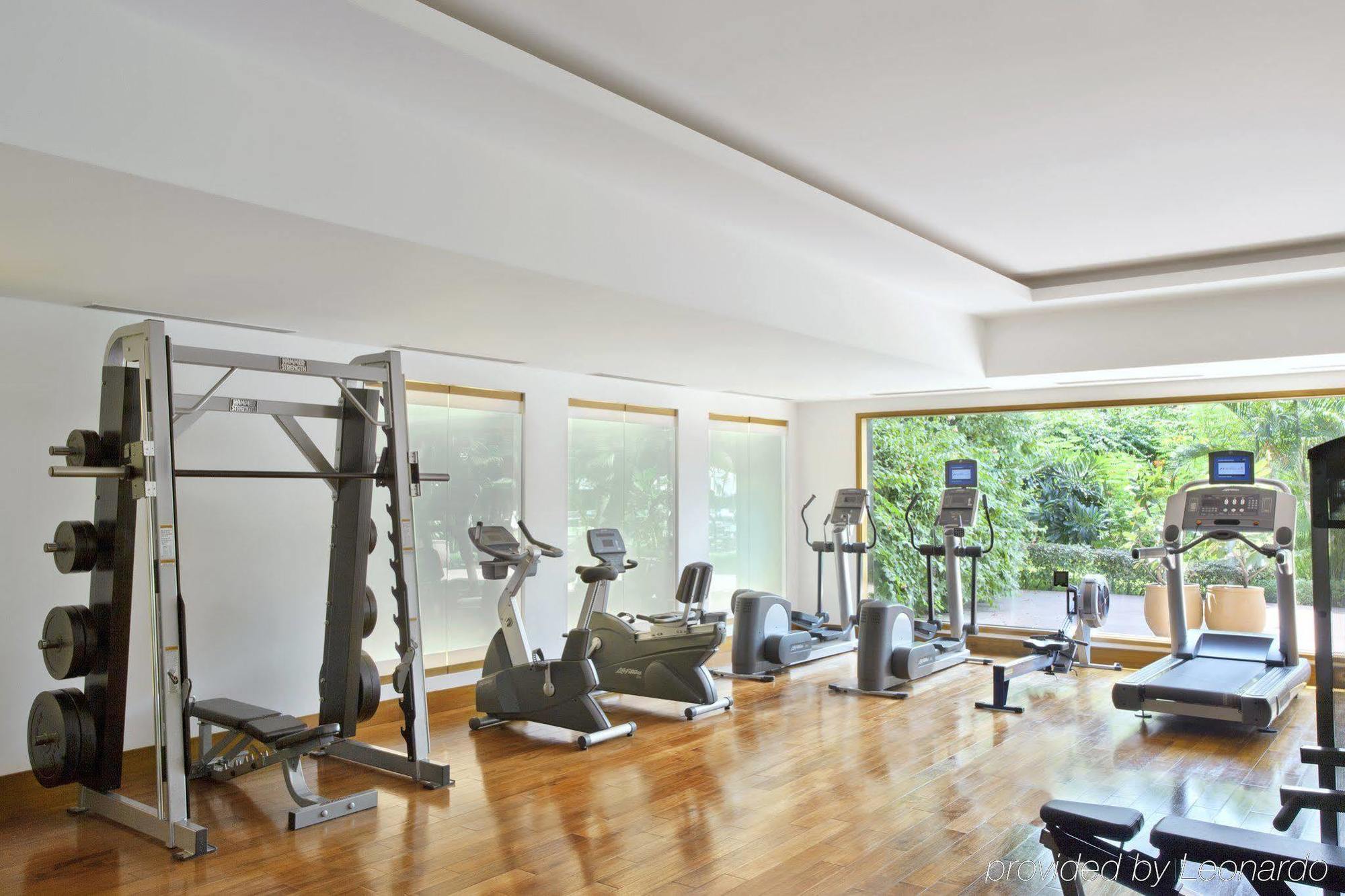 Trident Chennai Hotel Instalações foto The gym at the hotel